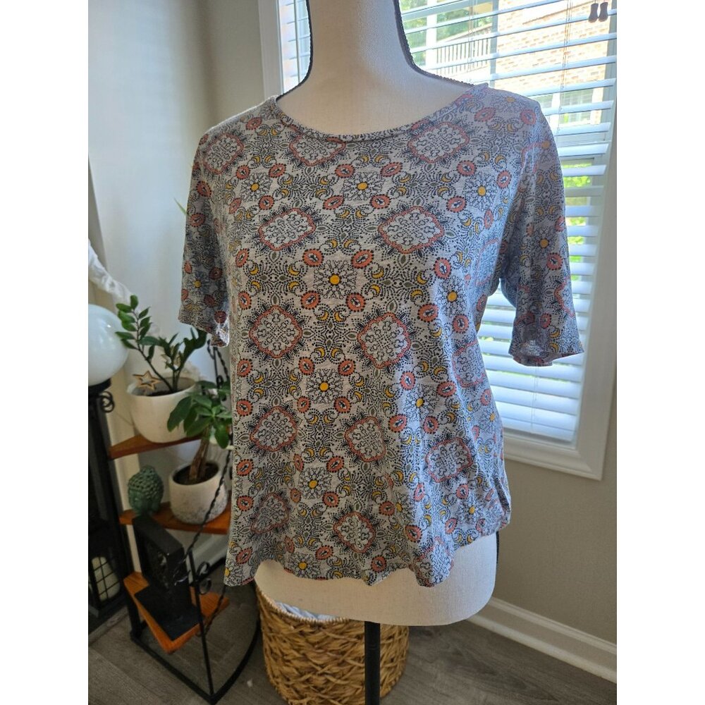 Loft Medallion Vintage Soft Half Sleeve Tee Shirt Medium 100% Cotton